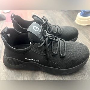 Men’s tennis shoes